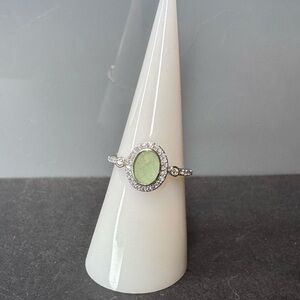 Elegant Genuine Emerald Green Quartz on a Rhodium Plating Ring